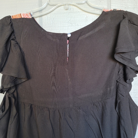 Cinnie Geometric-contrast Top. Size XL - Picture 6 of 8